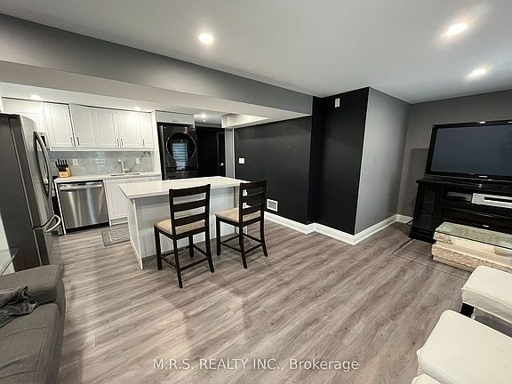 4th image of 26 Hillcrest Ave #2