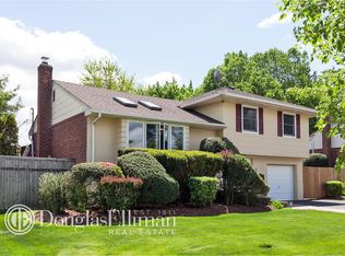 16 Barbara Ln, Plainview, NY 11803