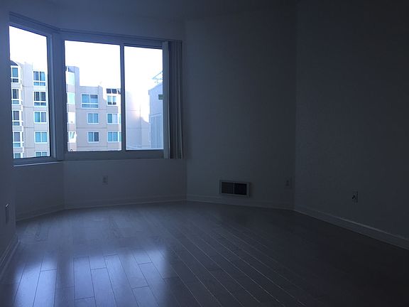 4th image of 240 Lombard St APT 638