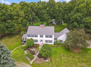 1211 E Buno Rd N, Milford, MI 48381