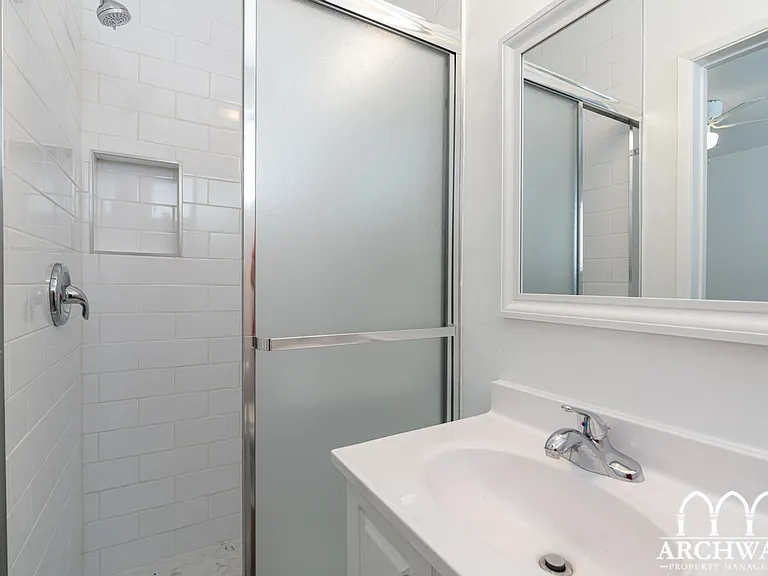 1115 Glenville — Photo 11