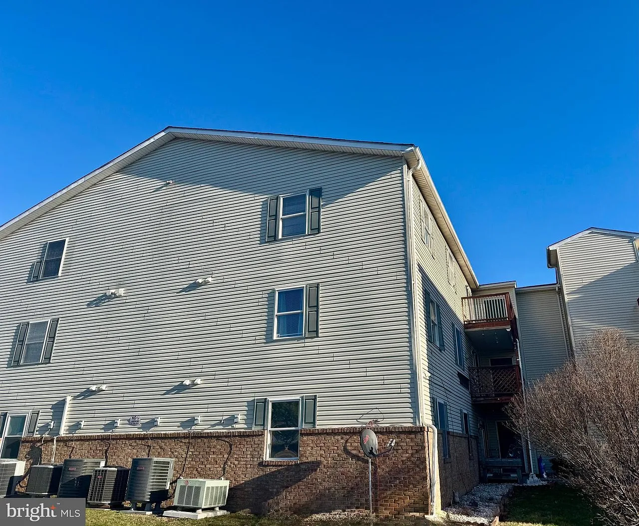 1290 Ox Rd — Photo 1