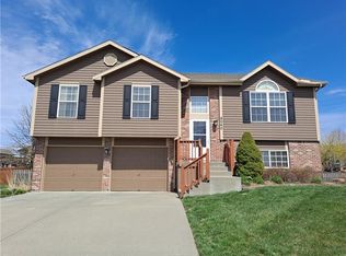 9040 NE 103rd St, Kansas City, MO 64157