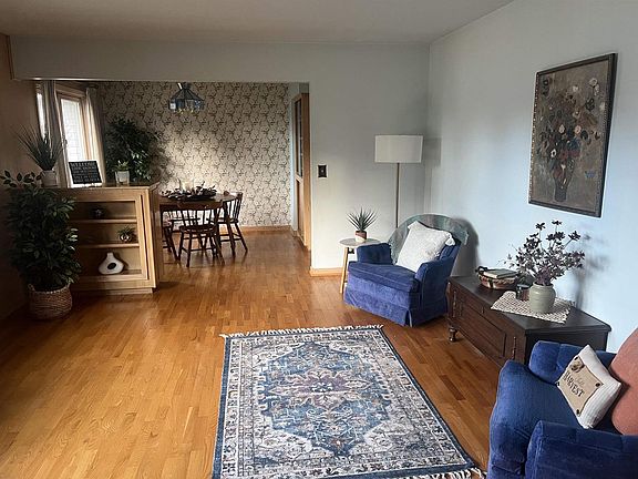 3rd image of 806 10TH STREET