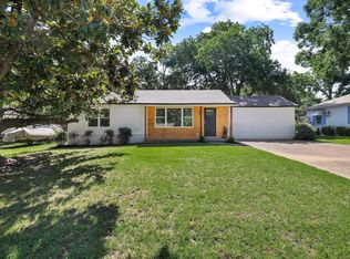 709 Lipscomb St, Bonham, TX 75418