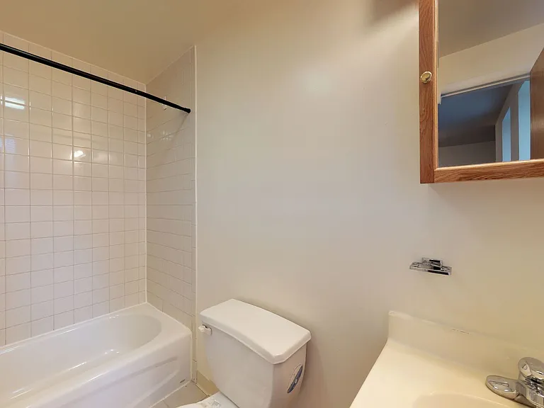 Marlton Manor Apartments — Photo 18