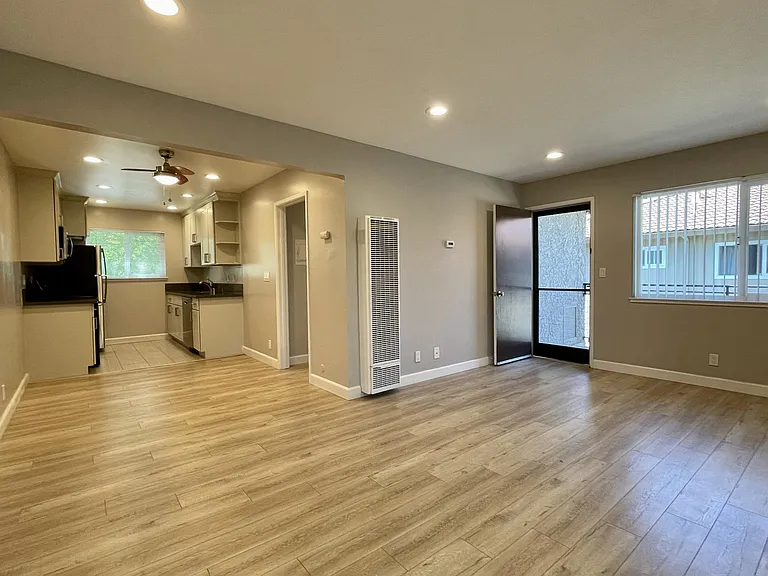 1588 Ontario Dr #4 — Photo 3
