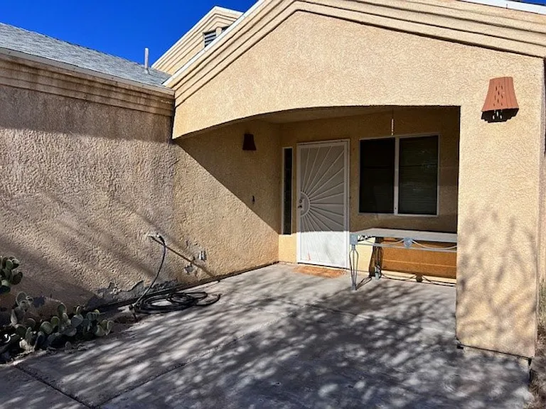 335 Riverwood Ln — Photo 3