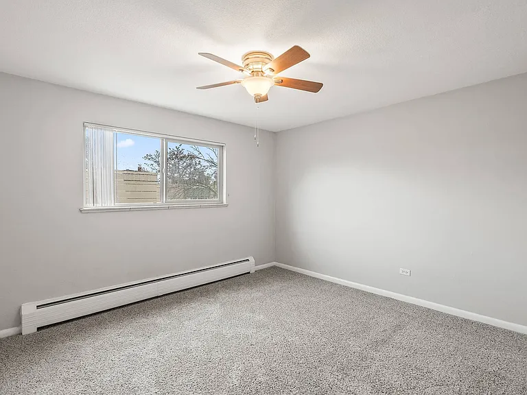 1333 N York St — Photo 44