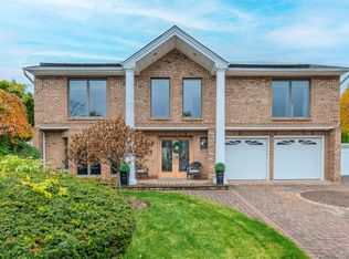 709 De Mott Ct, Westbury, NY 11590