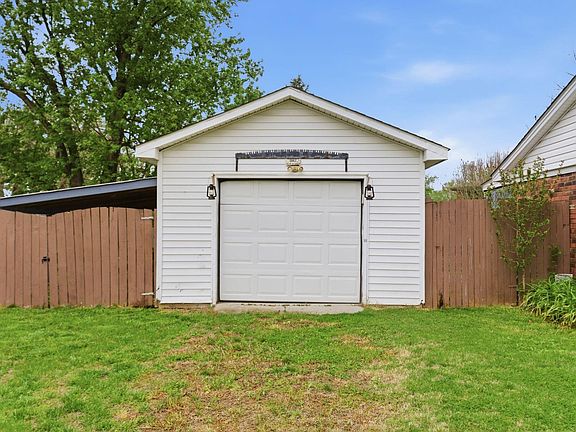 4th image of 1363 Bridges Creek Ct
