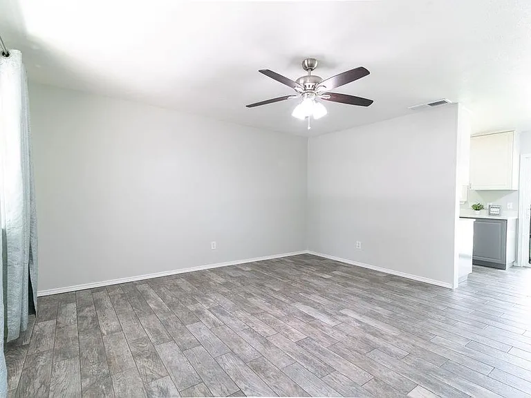 1515 Glenmeadows Dr — Photo 4