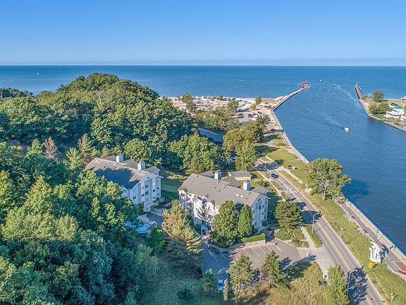 5th image of 810 S Harbor Dr Unit 17