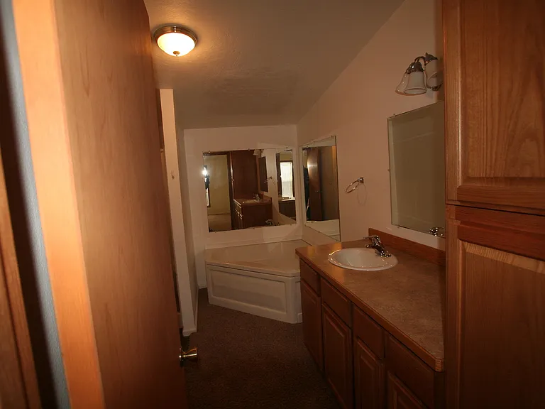 2709 Crab Tree St — Photo 10