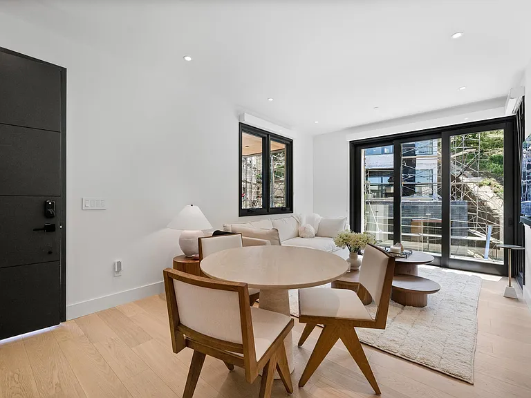 1 Oak Shore Dr #A — Photo 4
