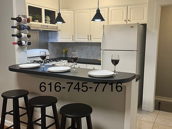 3rd image of 4017 W Kearsley St