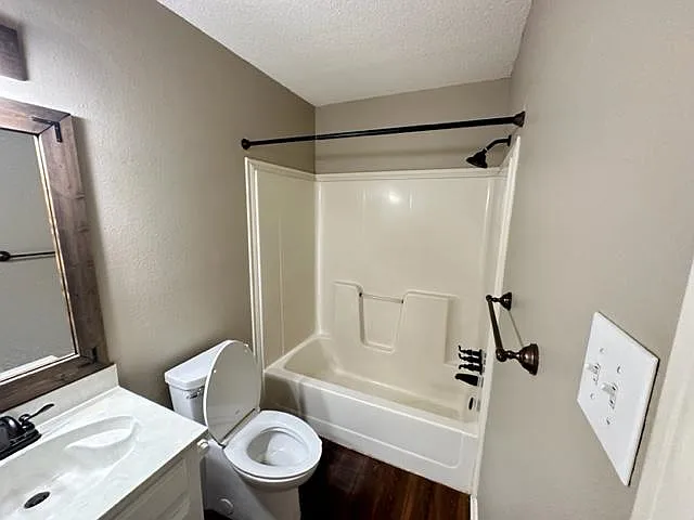 843 FM 2560 — Photo 13