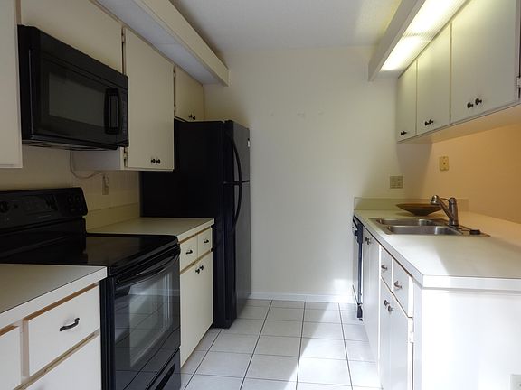3rd image of 2421 24th Ct #133B