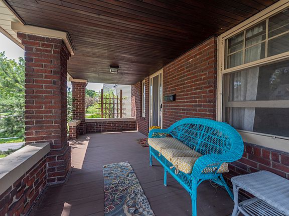 4th image of 14412 Montrose Ave