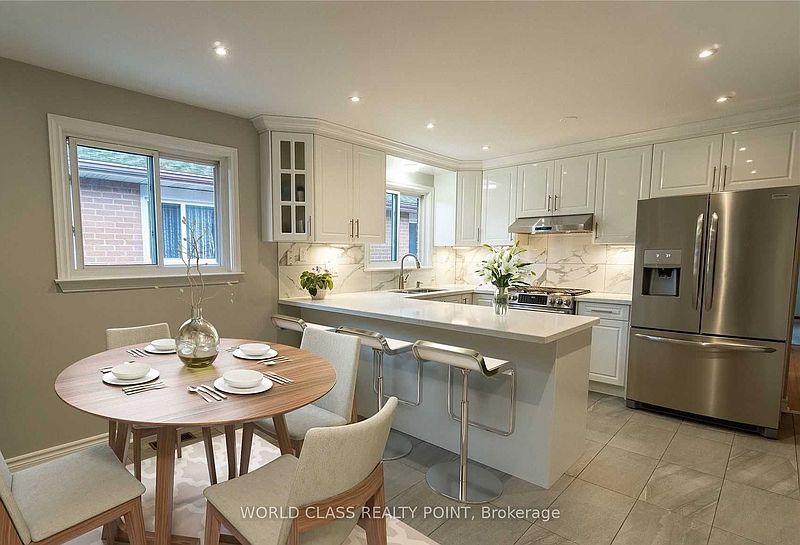 Brampton House for rent - 3 Bedrooms — photo 2