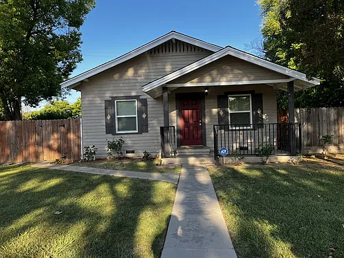2601 N Thorne Ave Photo 1