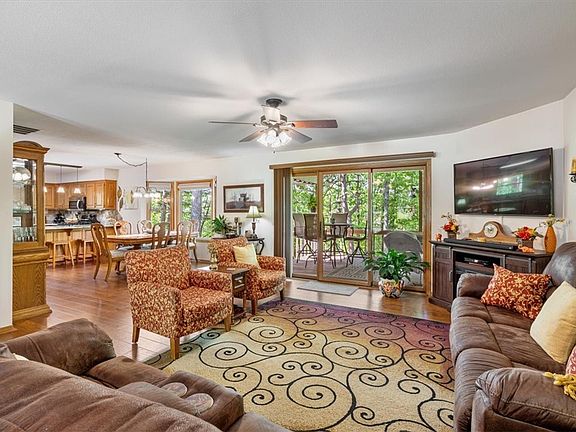 3rd image of 14 Andover Ln