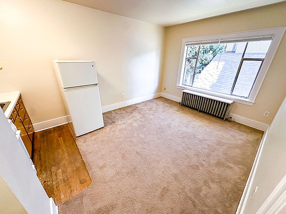 4th image of 4718 11th Ave NE APT 25