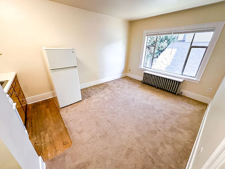 4718 11th Ave NE — Photo 4