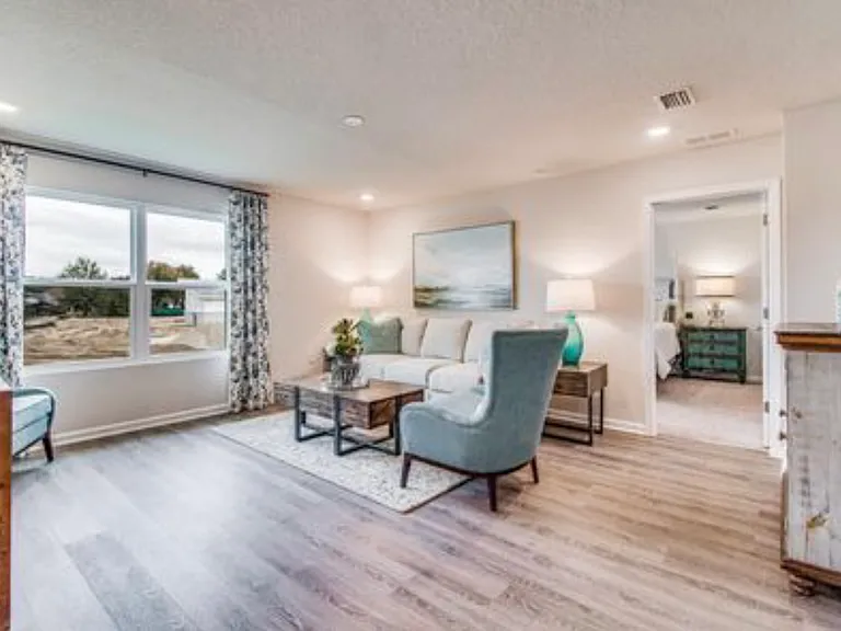 721 Quintana St — Photo 10