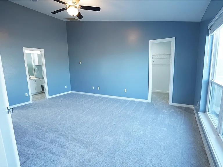 2716 Chenevert St — Photo 15
