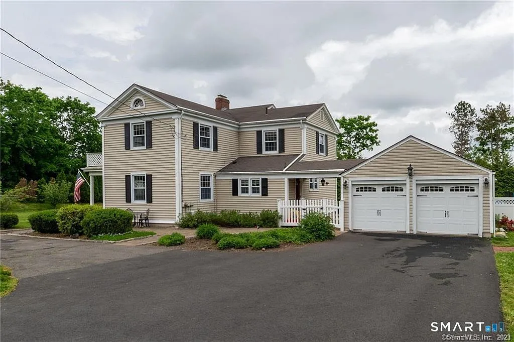 4 bed, 3.0 bath, 2416 sqft, $3,450 — Photo 1