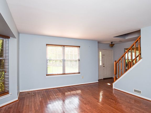 5th image of 21 Magnolia Dr
