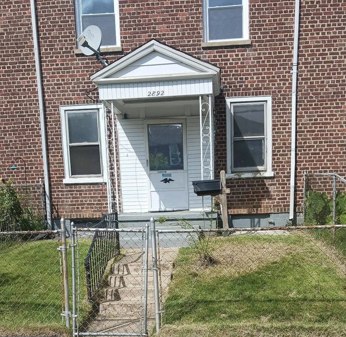 3 bed, 1.0 bath, 1040 sqft, $1,900 — Photo 1