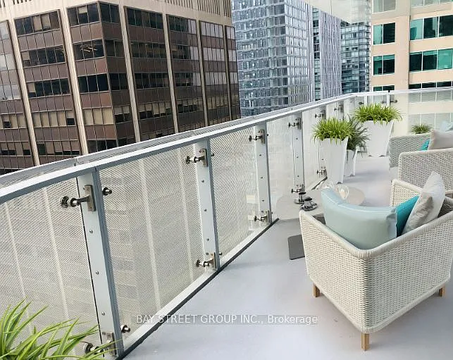 1 Bloor St E #1610 — Photo 10