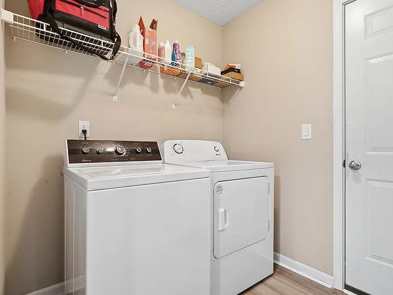606 Kent St — Photo 22