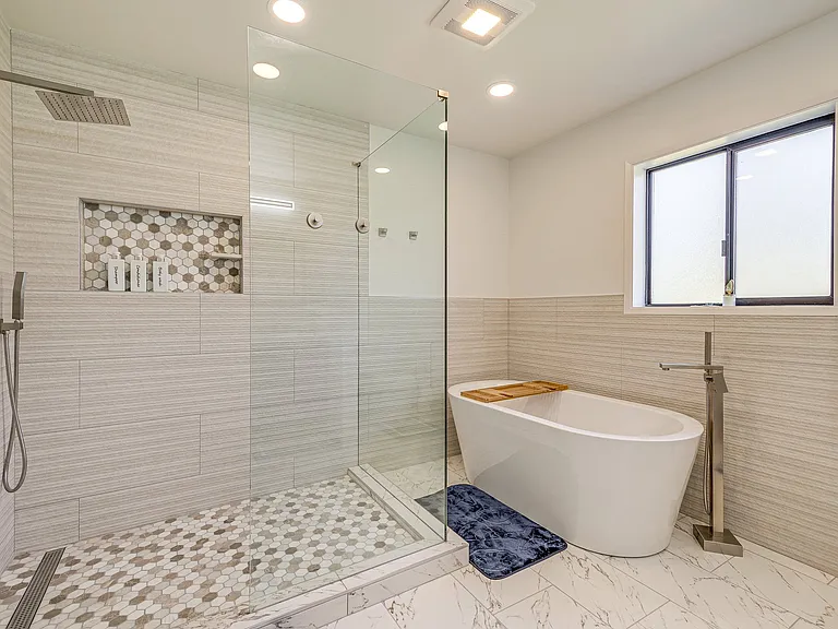 1395 Crestview Dr — Photo 14