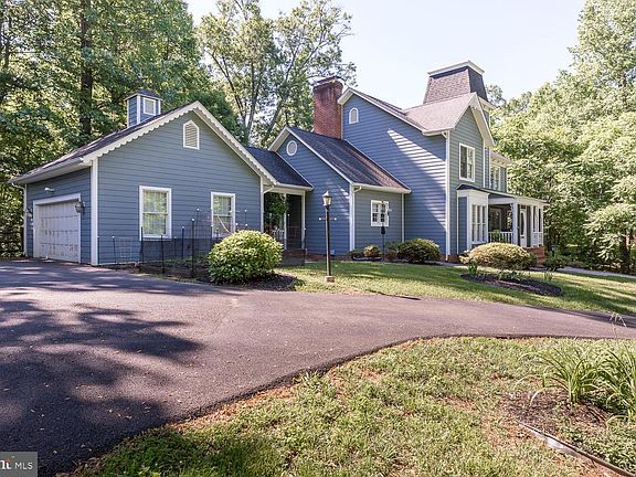2nd image of 136 Old Forest Cir