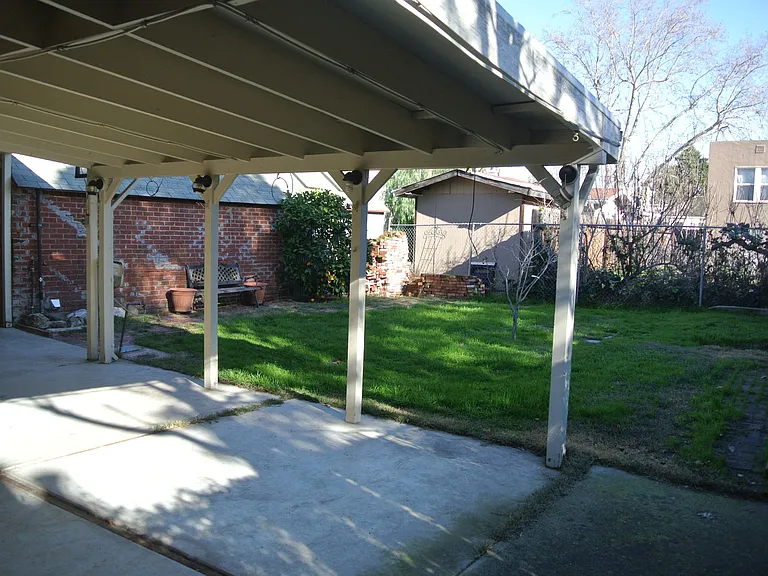 1341 Maple St — Photo 18