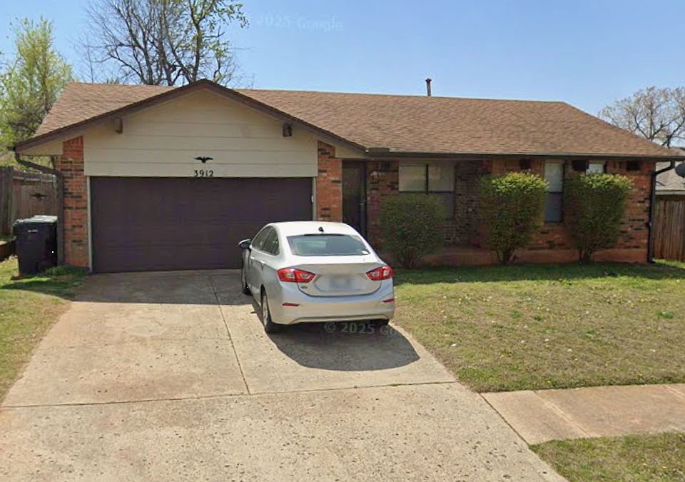 1st image of 3912 SE 46th St