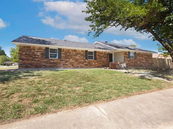 913 Ranchoak Ct, Yukon, OK 73099