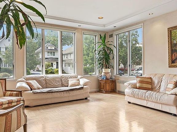4th image of 1239 E 23rd St #1