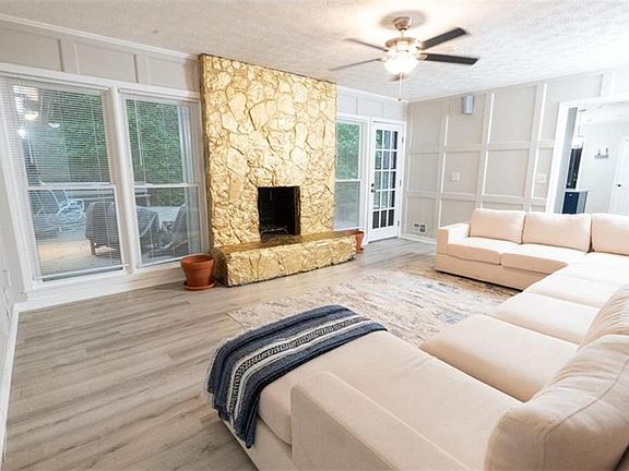4th image of 2749 Fieldstone Dr SE