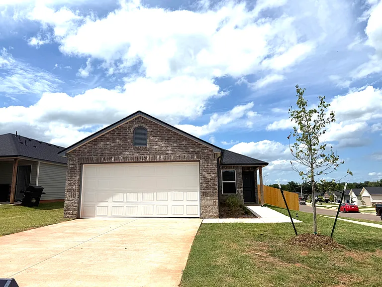1222 Saddle Dr — Photo 2