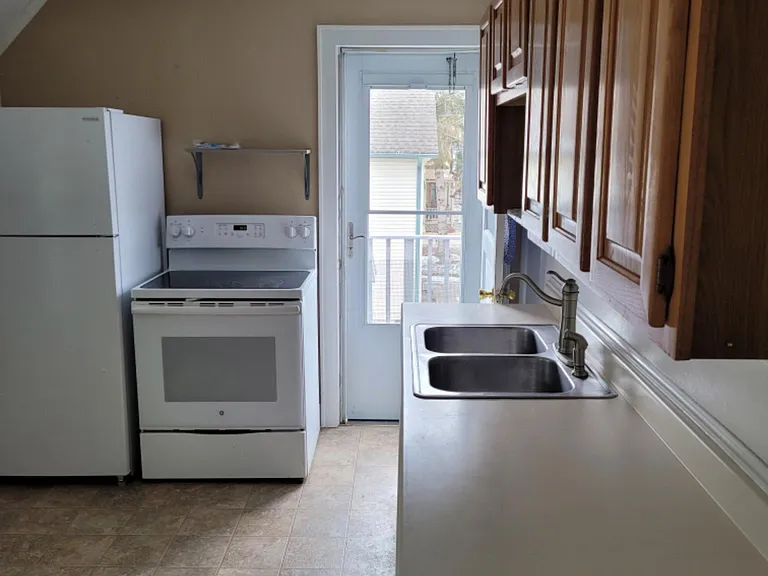 347 N Oakwood Ave #UPPER — Photo 2
