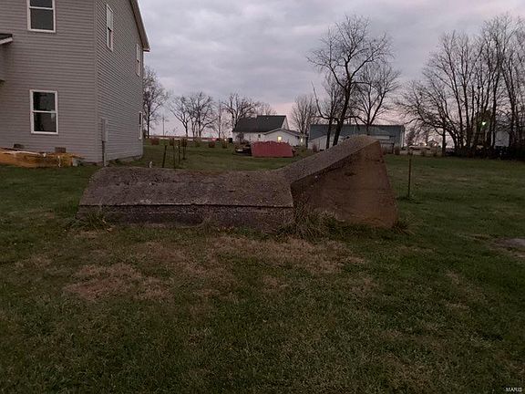 3rd image of 891 775th Ave N