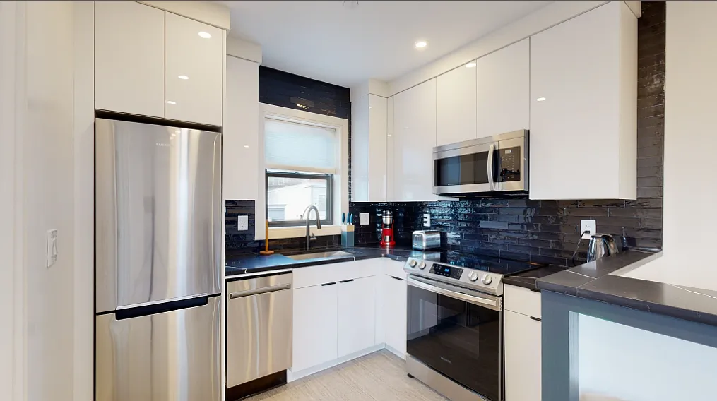3 bed, 1.0 bath, 600 sqft, $3,300 — Photo 1