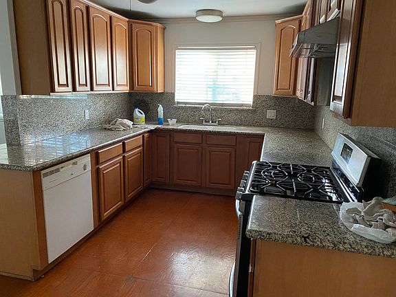 3rd image of 6032 Loma Ave