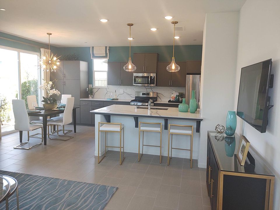 2nd image of 1944 Kelly Ln
