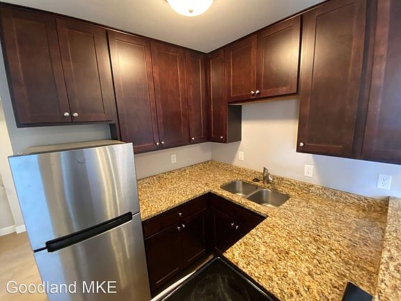 4th image of 2019 N Farwell Ave APT 310