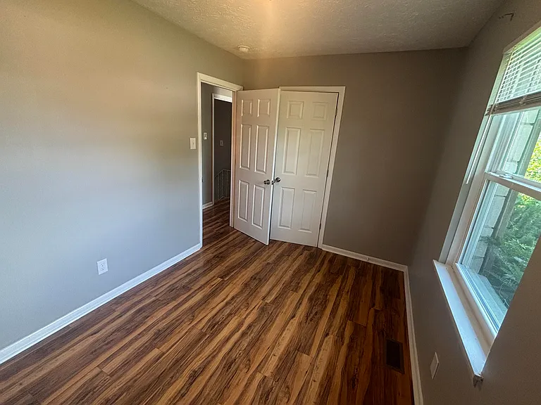1725 Scarbrough Ct — Photo 9